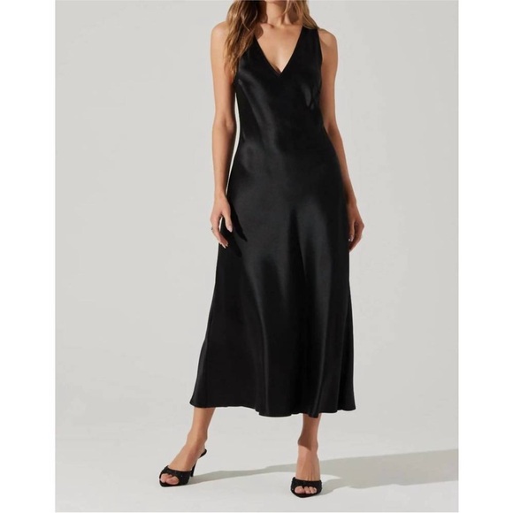 Astr Dresses & Skirts - ASTR The Label Ellora Satin Midi Dress in Black SZ S NWOT